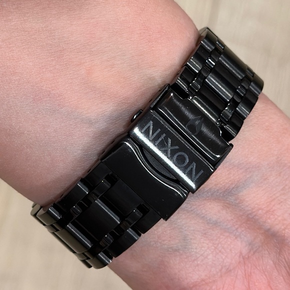 NIXON 38-20 CHRONO WOMEN'S Triple Black Gem Accent Chronograph Watch - Picture 4 of 8